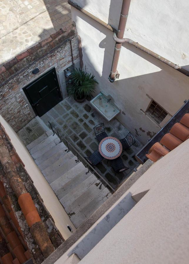 Corte Del Tintor Apartments Venesia Bagian luar foto