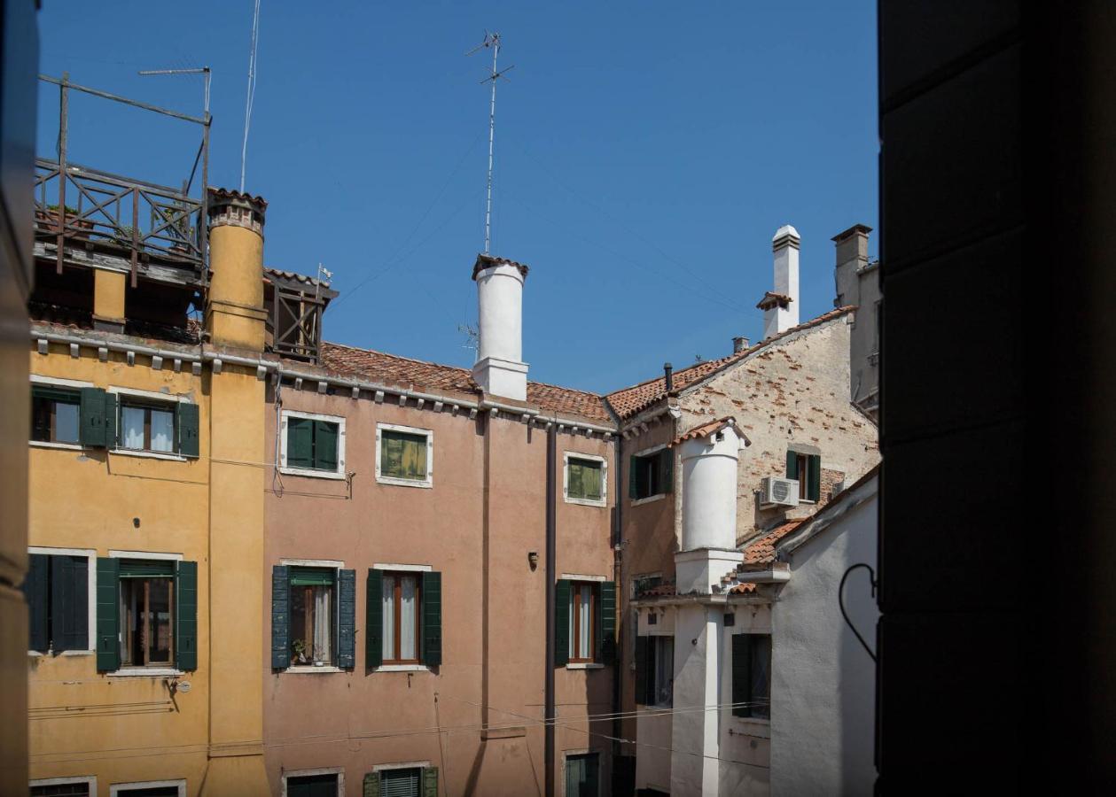 Corte Del Tintor Apartments Venesia Bagian luar foto