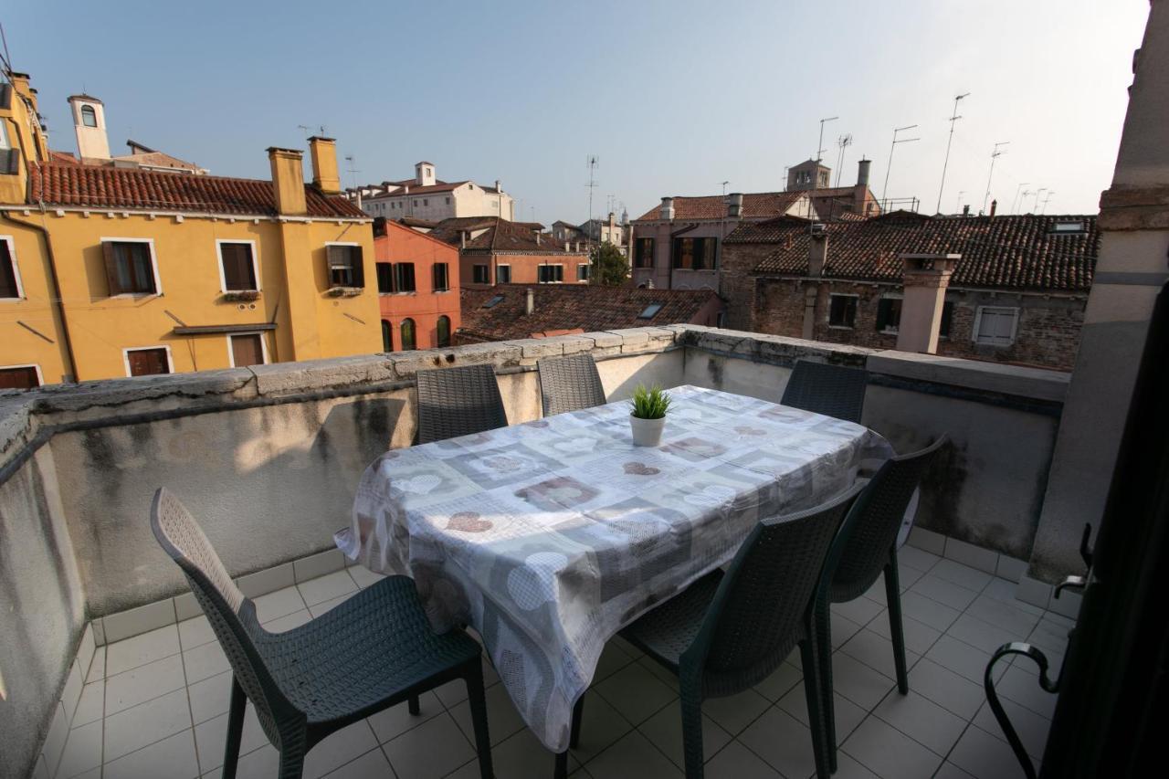 Corte Del Tintor Apartments Venesia Bagian luar foto